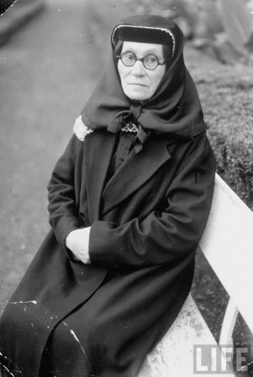 Екатерина Джугашвили, мать Иосифа Сталина, Тбилиси, 1931 г Екатерина Джугашвили, мать Иосифа Сталина, Тбилиси, 1931 г