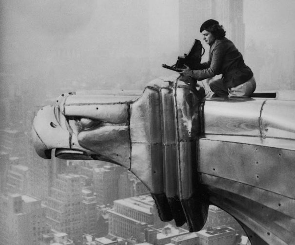 Маргарет Бурк-Уайт на крыше Chrysler Building, 1934 Маргарет Бурк-Уайт на крыше Chrysler Building, 1934