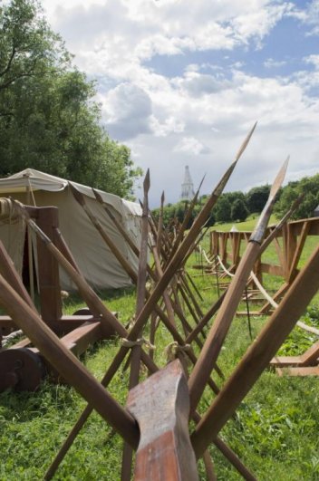 Защитные сооружения лагеря Защитные сооружения лагеря