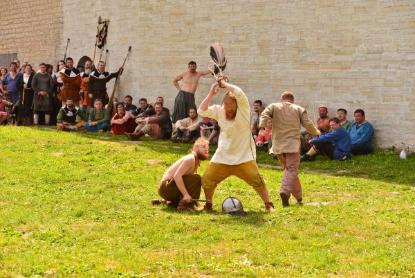 но сколько силы надо ... тот кто крутил был полностью измотан за пять минут ...