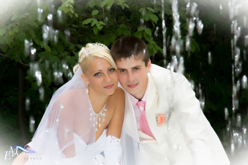 в каплях фонтана в каплях фонтана