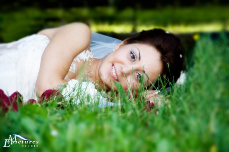 невеста на травке невеста на травке