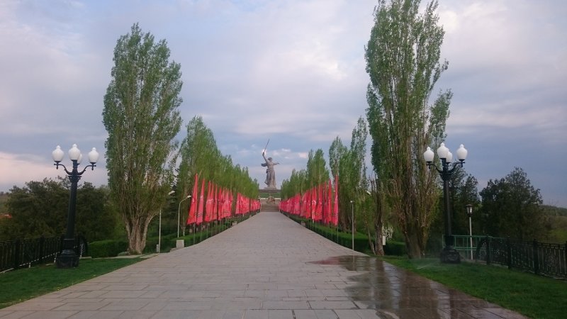 Аллея пирамидальных тополей