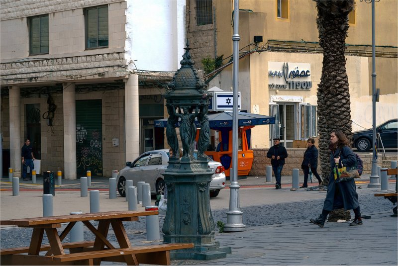 Хайфа 2025г «Кикар-Париз» (Парижская площадь») находится в Нижнем городе . возле в входа в метро Хайфа 2025г «Кикар-Париз» (Парижская площадь») находится в Нижнем городе . возле в входа в метро