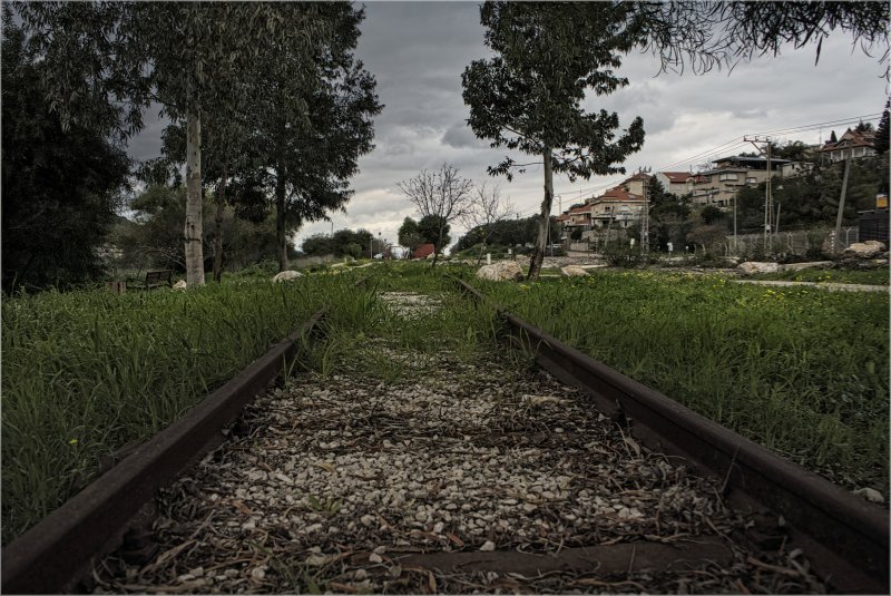 Железнодорожный музей *--- Рельсы тех времён в долине Кирьят Харошат Вальруй. Под Кирьят-Тивоном 2025Г