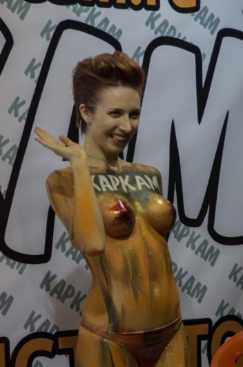 Девушки выставки