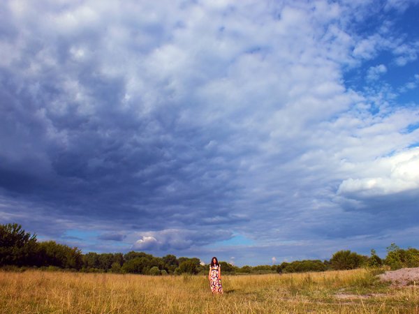 Юлия и атмосферное небо