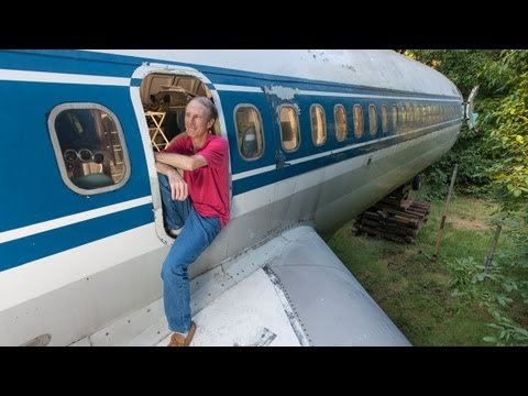 Пенсионер построил себе среди леса дом из самолета Boeing 727